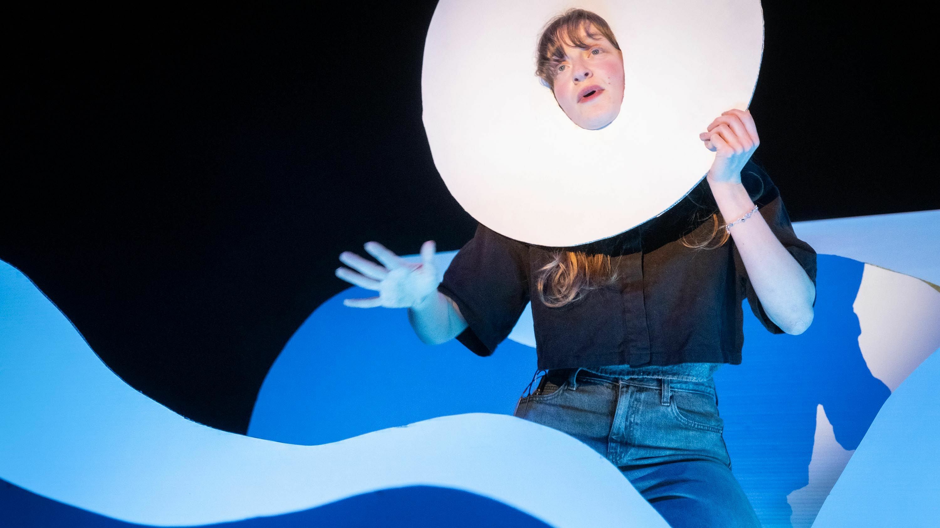 Scenefoto Er rent een berg voorbij